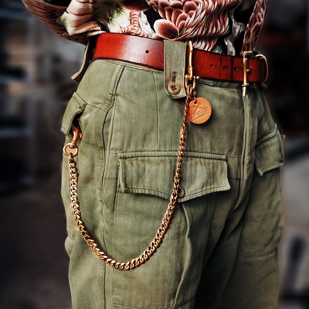 How Do You Wear A Chained Wallet?