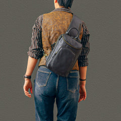 Sling bag for big man - main compartment dual zipper opening detail