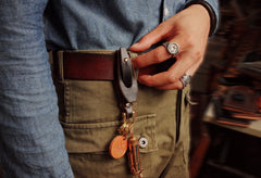 Cool Brown Leather Keyrings Moto KeyChains Handmade Leather Brass Keyring Key Holder Key Chains Key Rings for Men