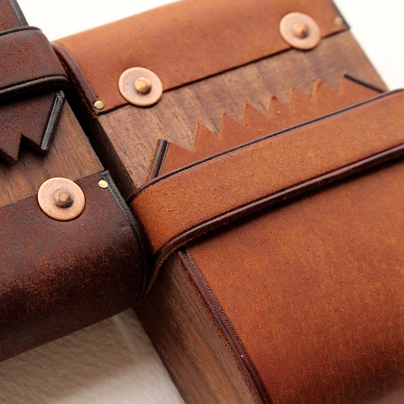 Cool Wooden Leather Mens 20pcs Cigarette Cases With Belt Loop Best Cigarettes Holder Box for Men