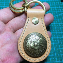 Moto Leather&Brass Keyrings Biker KeyChain Flower Leather Keyring Beige Moto Key Holders Key Chain Key Ring for Men