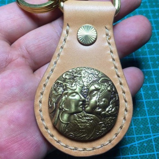 Moto Leather&Brass Keyrings Biker KeyChain Kiss Leather Keyring Beige Moto Key Holders Key Chain Key Ring for Men